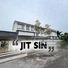 Cheapest!! 3-Storey Bungalow Renovated Unit Can Use for Old Folks Home