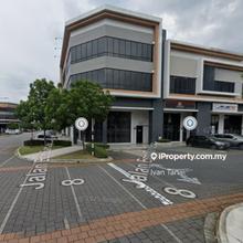 Corner 3 Storey Shop come with lift facing main road at Bandar Rimbayu