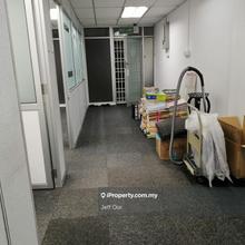 Sri relau complex 915sf renovated rare nice low price