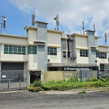 Spacious factory with 200amp nearby Lekas Highway