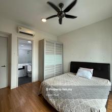 Female masterbedroom with attached bath direct link BRT near to monash