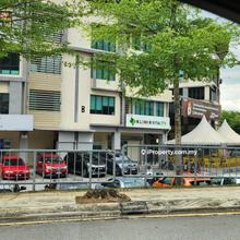 Shop-office for Rent. Walking distance Banks & Malls