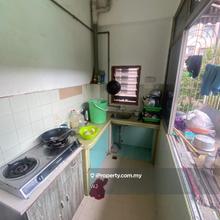 First floor flat, have renovation with simple kitchen cabinet