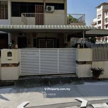Spacious double-storey corner terrace house.