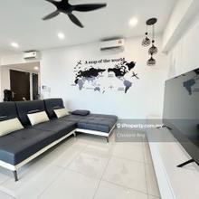 Well Maintained unit. Beautiful Lake view. View to appreciate it!