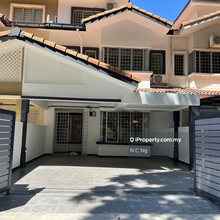 2.5 Sty Newly Renovated Unit Facing Field