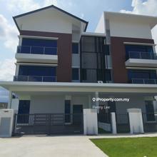 Brand New 3 Storey Semi D in Horizon Hills, Modern Living Redefined