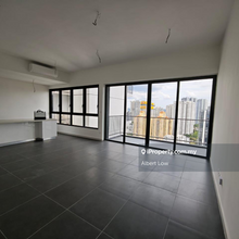Urgent sale / big unit / owner let go at loss