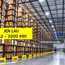 A 40ft Height Warehouse with Multiples Loading Bays