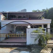 Unique & Well-Maintain Corner Lot Townhouse for Sell !!
