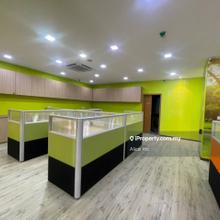 Spacious office can use as warehouse 2660sf