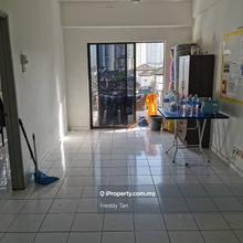 Vista condo un-furnished 1-car park 