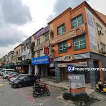 Prime area End lot Laman Rimbunan Gf Shop facing main road for Rent 