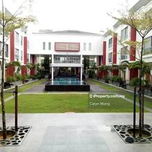 Luxury Town House Villa at Jalan Persiaran Madge for sale