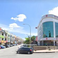 Seri kembangan 3storey corner shop lot 