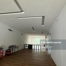 Gf shop for rent with glass partition, suitable for show room