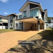 With private pool, furnished unit, available now 