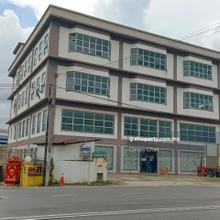 Detached Factory, warehouse Seri Kembangan facing main road for rent 