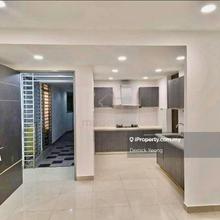 Koi tropika condominiumfor sale taman industri pusat bandar puchong