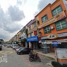 Facing mainroad, Endlot