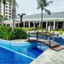 Short walking distance to shops and MRT Station