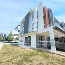 3 Storey Corner Lot Villa For Sale