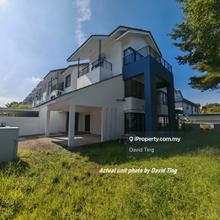 Meadows 3 Storey Corner House Gated Guarded Good location & Condition