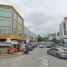 Equine Park Hottest street Shoplot for rent (Same row with banks)