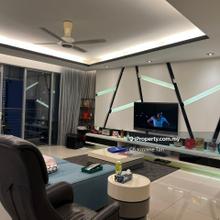 Largest unit mid floor west park garden view tastefully reno designed