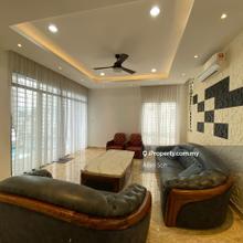With private swimming pool 