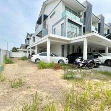 Below Market , 3 Storey Corner 7room 7bath , Bangi Avenue , Seri Putra