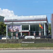 Ulu kelang showroom facing mainroad for rent
