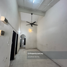 Well maintain Renovated Single Storey High Ceiling near school & lrt