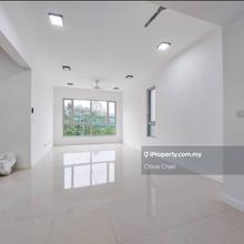 Emerald Hills Alam Damai 893sqft 2 R 2 B Facing Lake View For Sale