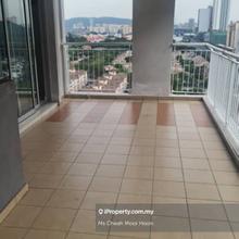 Walking distance to MRT station and Giza mall 