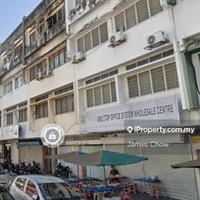 Nice location intermediate Shop