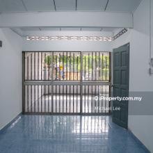 Baru Renovate, Basuh Kaki Sahaja. Depan Rumah Kosong, Parking Senang