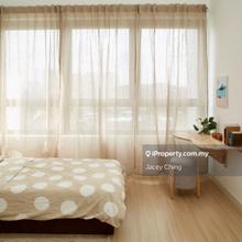 Middle Room for Rent