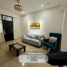 Well Renovated 3-Storey Terrace House near Miami Beach