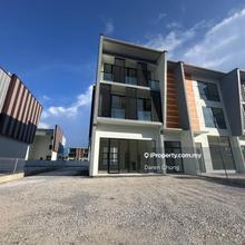 Pine Square 66 Light Industry 3 storey Semi D Warehousr for rent