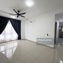 Cozy 4 Bedrooms unit, Facing Green