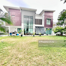 Spacious land area semi D 