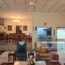 Limited unit with huge land and drive way!