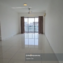Light Linear, 1474 Sqft, Mid Floor, Basic Reno, 2 Cps