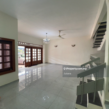 Cozy 2-Storey Link House with Nyatoh Wood Kitchen Cabinets