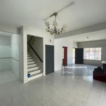 Cosy 2 Sty Endlot house In Kota Kemuning for Sale