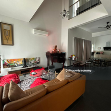 3.5 storey unit with private lift