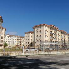 Apartment short walk to LRT station Taipan