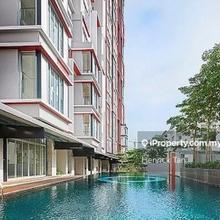 Facing Lakeview, 1362 sqft, Corner unit, 2 car park, Below Market