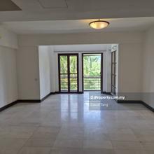 Triplex Townhouse With Pool View.